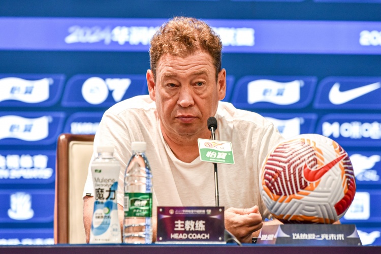记者:申花不怕压出来进攻的强队,蓉城的技战术风格有点克制申花