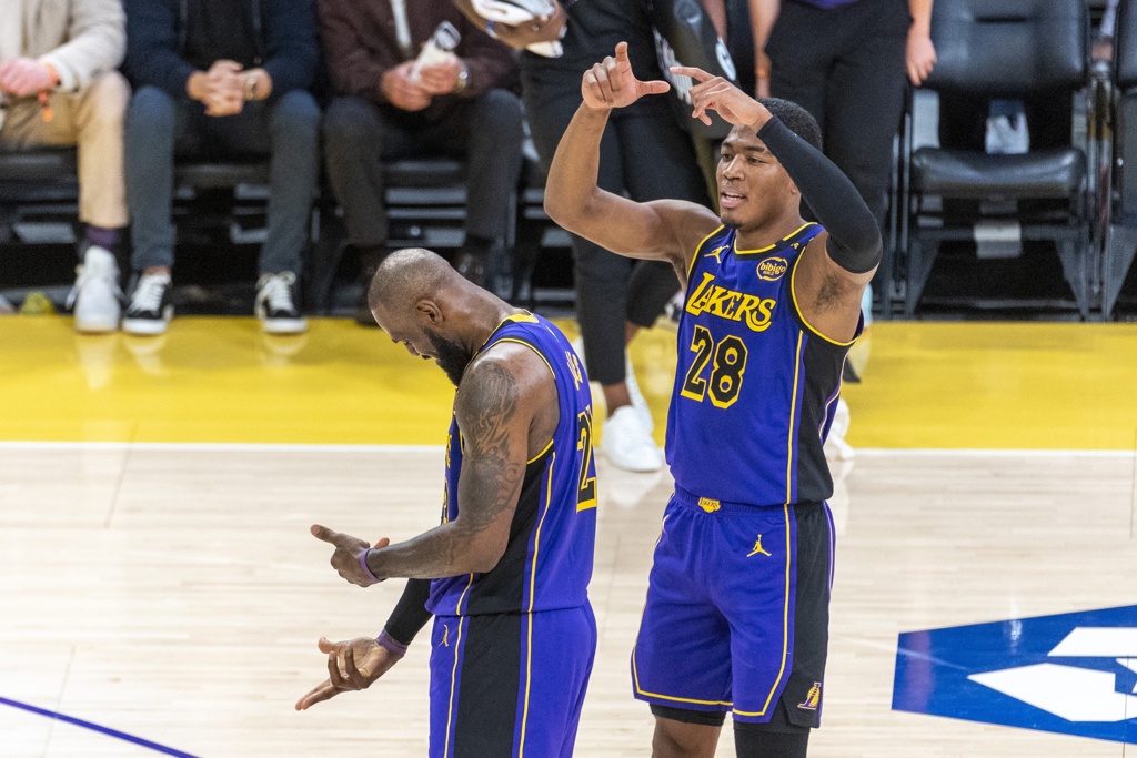 马威来不了ESPN列湖人前场阵容!网友:老詹可能要去打中锋了