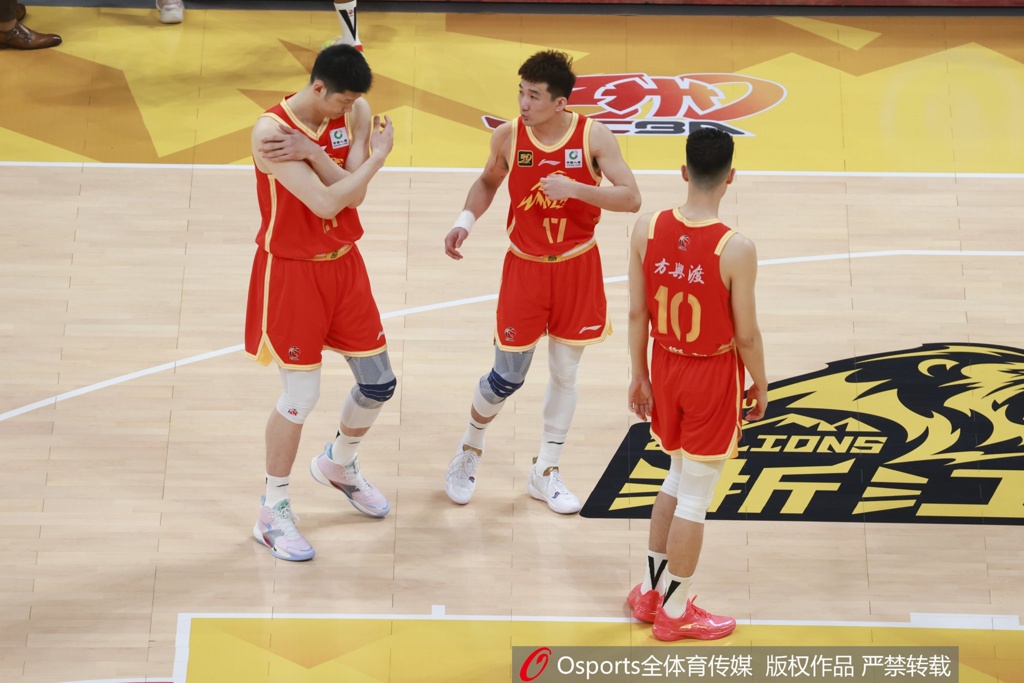 钱江晚报头版:二十年努力&几代球员拼搏 浙江篮球在520这天夺冠