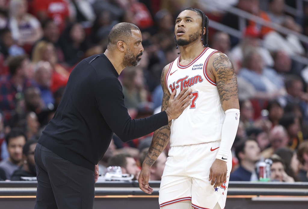 白魔:刚进NBA时没在防守端投入 但在乌度卡手下不防守就无法上场